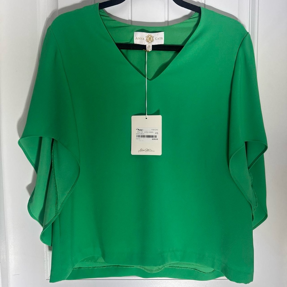 Anna Cate Lightweight Flutter Sleeve Women's Blouse  NWT
